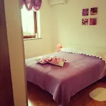 Kris With Private Entrance & Private Bathroom Vilanija
