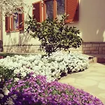 Kris With Private Entrance & Private Bathroom Πανσιόν 4*