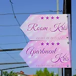 Kris With Private Entrance & Private Bathroom Vilanija