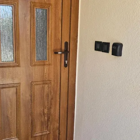 Kris With Private Entrance & Private Bathroom 招待所 Vilanija
