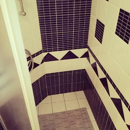 Kris With Private Entrance & Private Bathroom 4* Vilanija