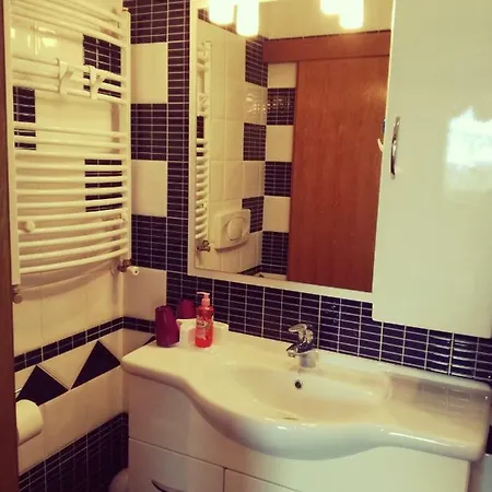Kris With Private Entrance & Private Bathroom 4*