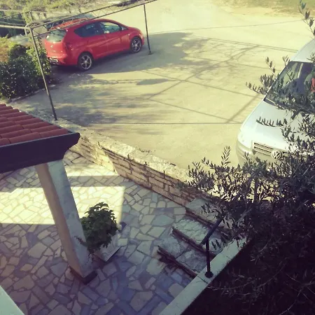 Kris With Private Entrance & Private Bathroom 招待所 4*