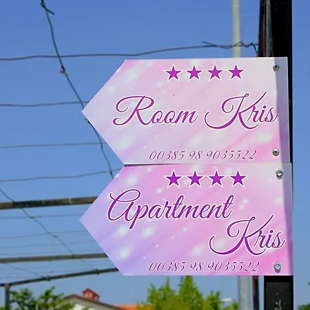 Kris With Private Entrance & Private Bathroom Vilanija