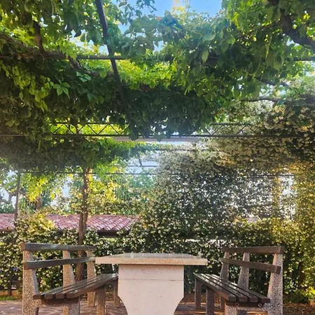 Kris With Private Entrance & Private Bathroom 4* Vilanija