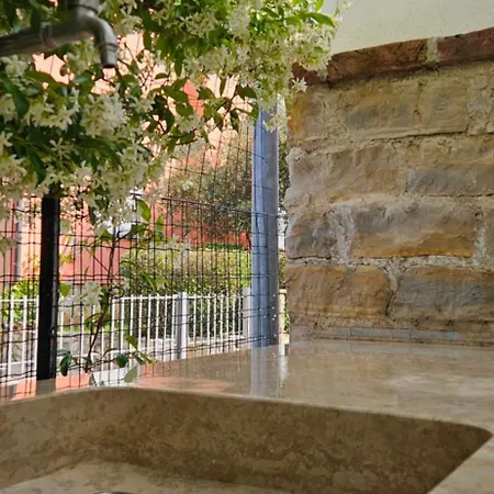 Kris With Private Entrance & Private Bathroom