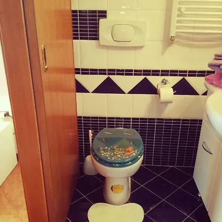 Kris With Private Entrance & Private Bathroom
